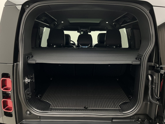 Land Rover Defender 110 D250 X-DYNAMIC SE AWD Aut 3.0 d Dynamic SE