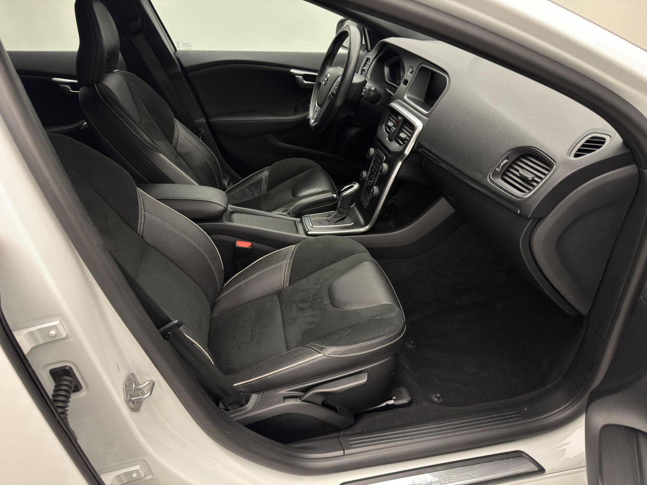 Volvo V40 T3 R-DESIGN AUT