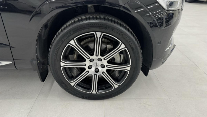 Volvo XC60 B5 AWD INSCRIPTION REZERVACE