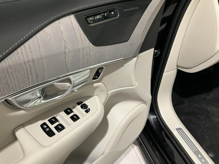 Volvo XC90 B5 BRIGHT PLUS - Rezervace 2.0 Plus