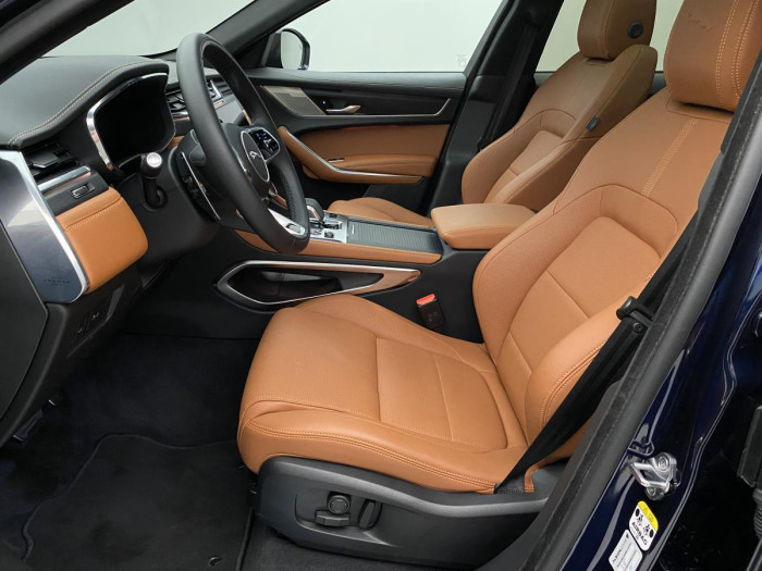 Jaguar F-Pace D200 AWD R-DYNAMIC REZERVACE 2.0 d Dynamic