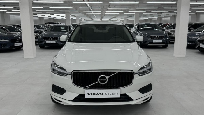 Volvo XC60 B4 AWD MOMENTUM REZERVACE 2.0 Momentum