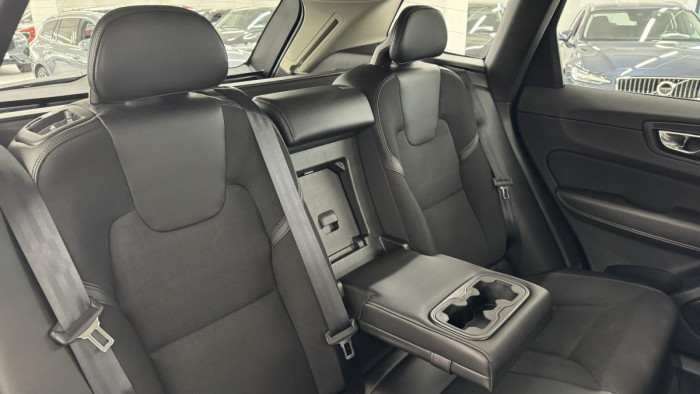 Volvo XC60 D4 AWD MOMENTUM REZERVACE 2.0 d Momentum