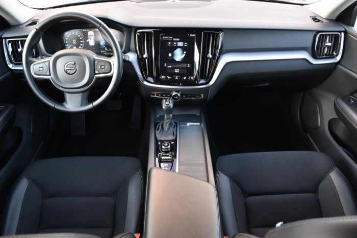Volvo V60 D3 MOMENTUM AUT REZERVACE 2.0 d Momentum