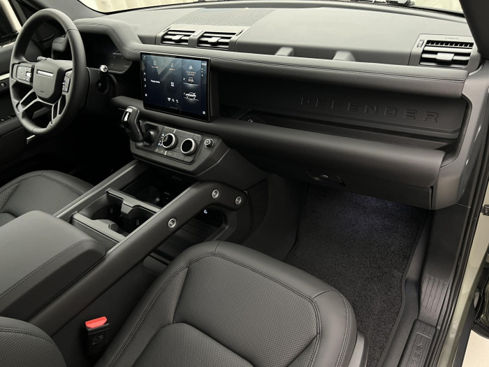 Land Rover Defender 110 D250 X-DYNAMIC SE AWD AUT 3.0 d Dynamic SE