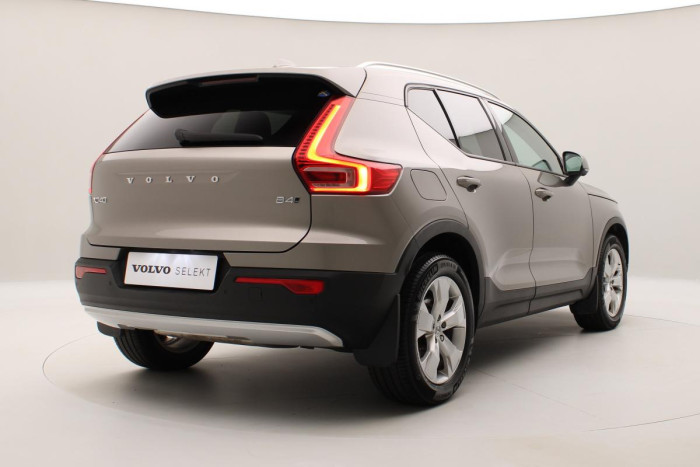 Volvo XC40 B4 AWD MOMENTUM AUT REZERVACE 2.0 Momentum