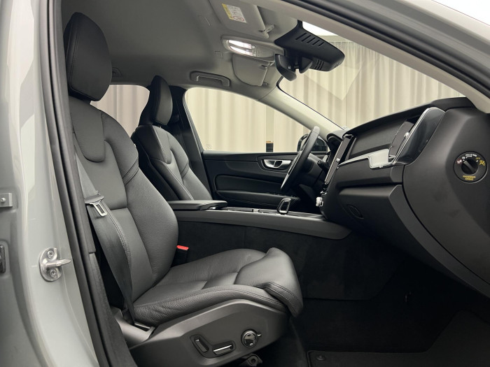 Volvo XC60 B4 AWD PLUS DARK AUT 1.maj.
