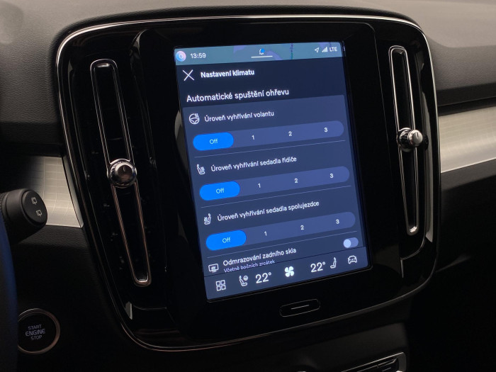 Volvo XC40 B3 DARK PLUS AUT CZ