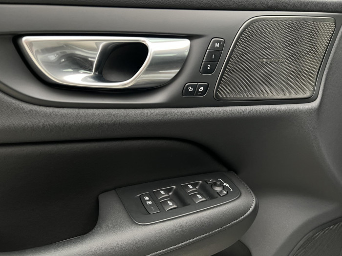 Volvo S60 B5 AWD ULTIMATE DARK AUT 1.maj