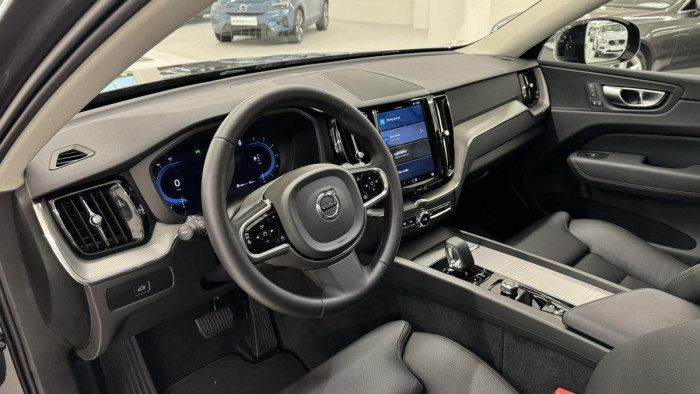 Volvo XC60 B4 PLUS DARK REZERVACE 2.0 Plus