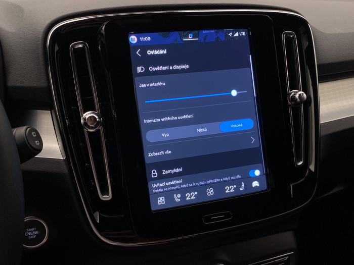 Volvo XC40 B3 DARK PLUS AUT CZ