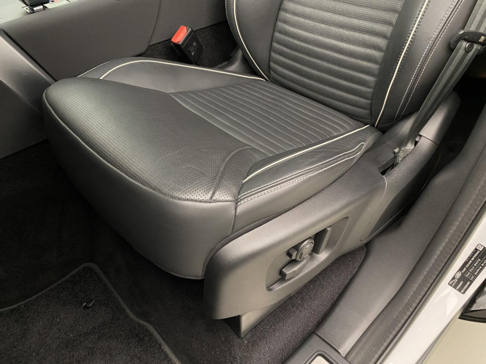 Land Rover Discovery D250 SE AWD REZERVACE 3.0 d SE