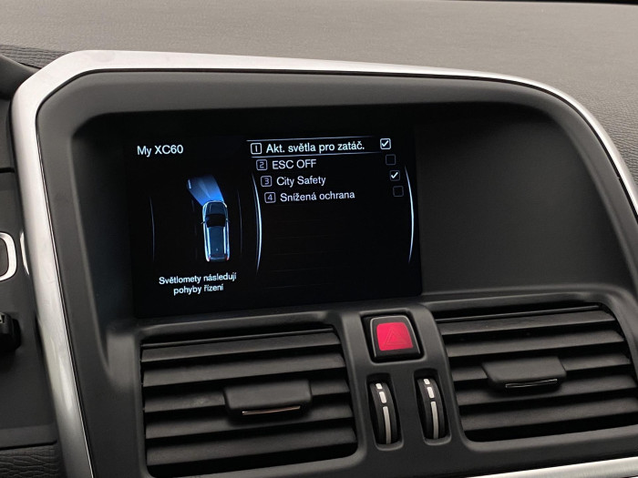 Volvo XC60 D4 AWD MOMENTUM REZERVACE 2.4 d Momentum