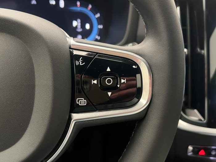 Volvo V60 CC B4 AWD PLUS AUT 1.maj.