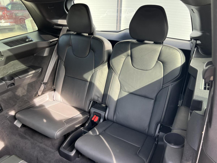 Volvo XC90 B5 AWD R-DESIGN 7 MÍSTNÁ Aut