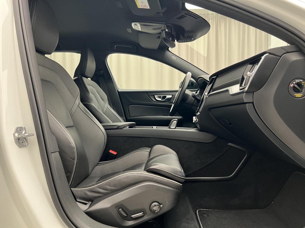 Volvo V60 B3 R-DESIGN AUT 1.maj.