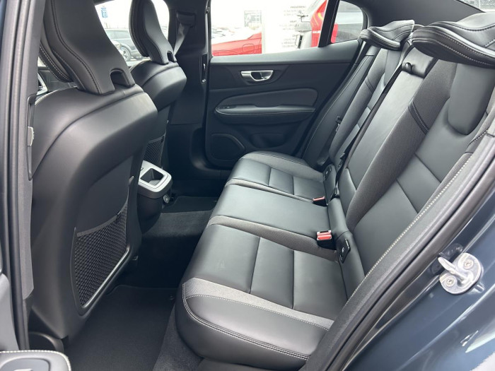 Volvo S60 B5 AWD AUT DARK PLUS 2.0 Plus