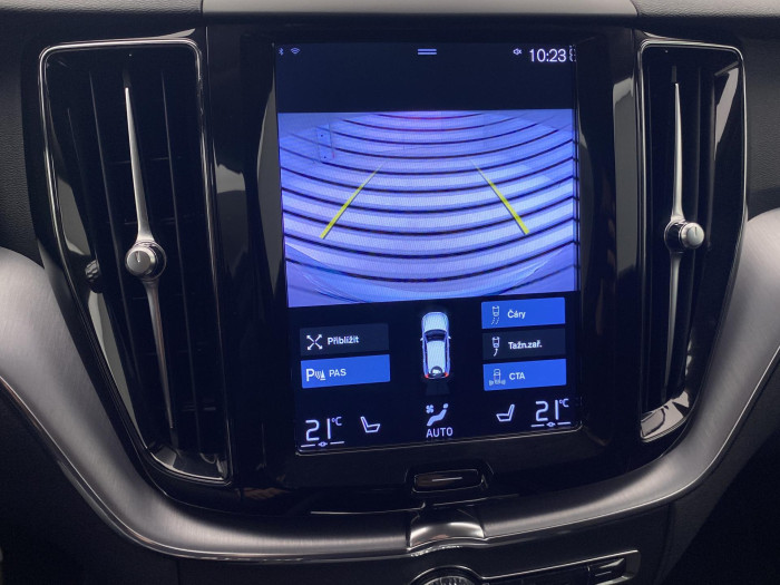 Volvo XC60 B4 AWD MOMENTUM AUT CZ 2.0 Momentum