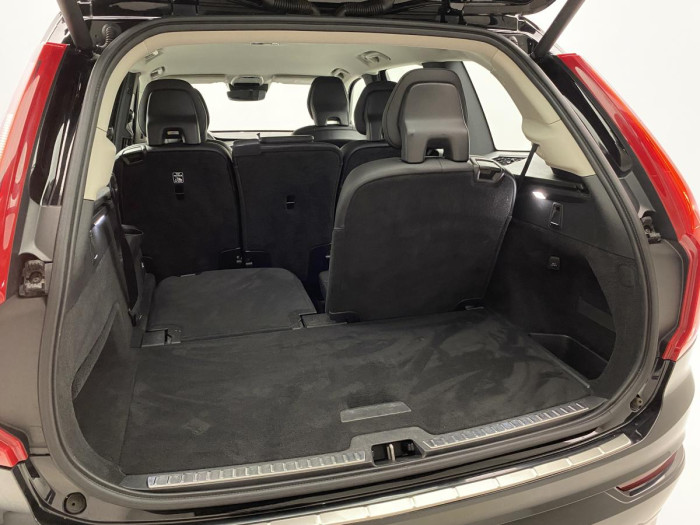 Volvo XC90 D5 AWD MOMENTUM AUT REZERVACE 2.0 d Momentum