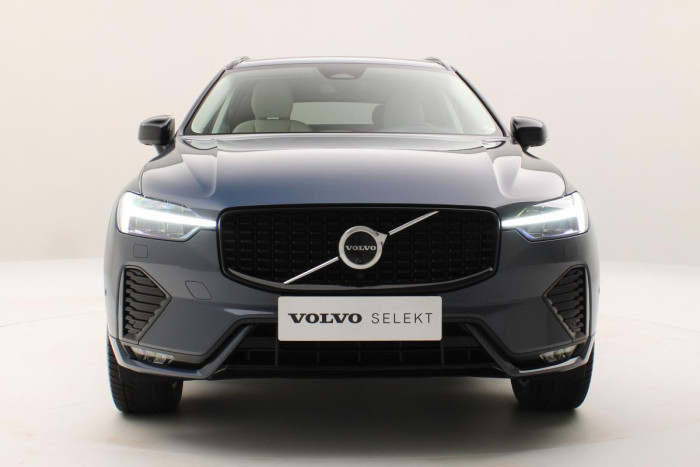 Volvo XC60 B4 AWD PLUS DARK REZERVACE