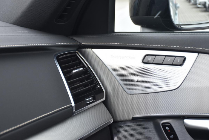 Volvo XC90 B5 AWD R-Design REZERVACE