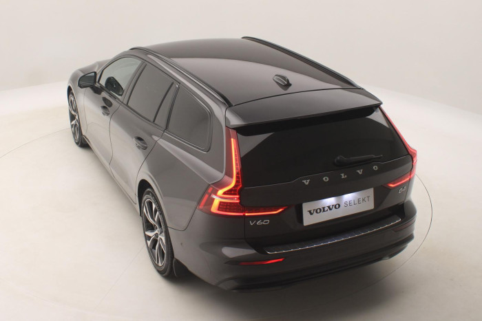 Volvo V60 B4 PLUS DARK AUT 1.maj