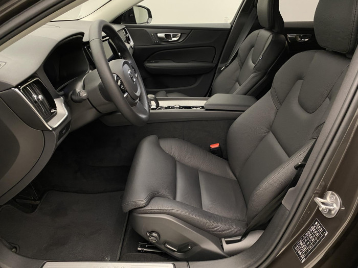 Volvo V60 B4 PLUS DARK AUT 1.maj.