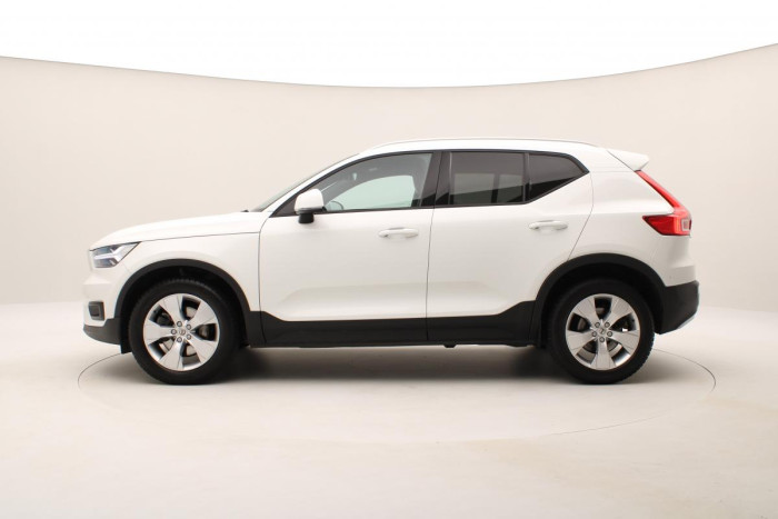 Volvo XC40 T4 AWD MOMENTUM AUT CZ 1.maj 2.0 Momentum