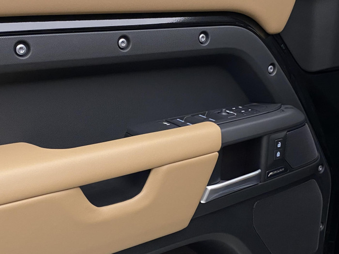 Land Rover Defender 110 D300 X-D HSE REZERVACE 3.0 d d