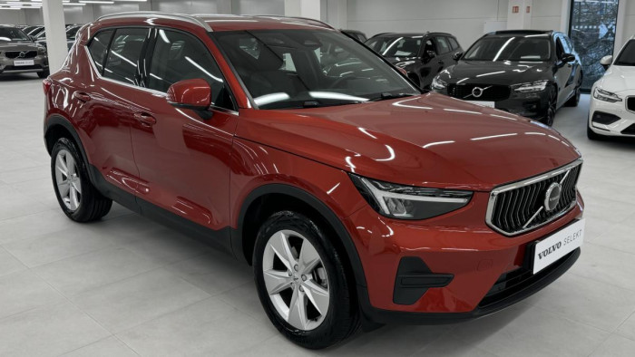 Volvo XC40 B4 AWD PLUS BRIGHT REZERVACE