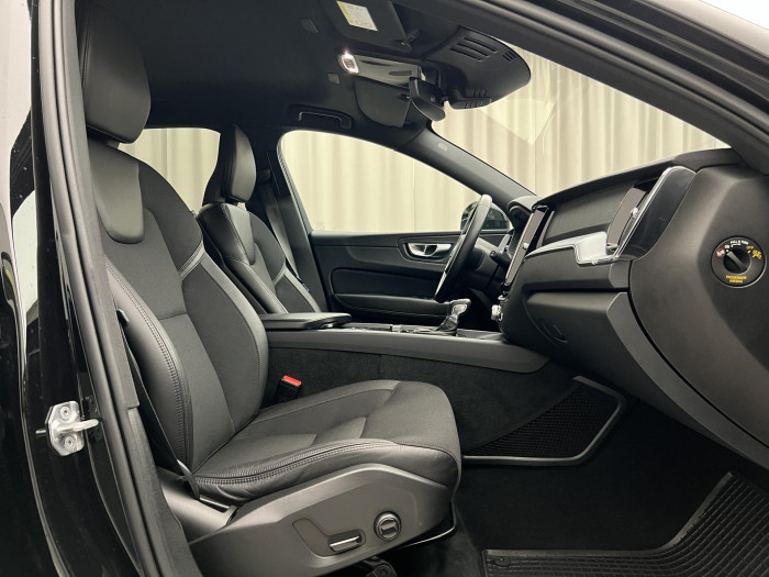 Volvo XC60 T5 AWD MOMENTUM PRO AUT CZ 2.0 Momentum