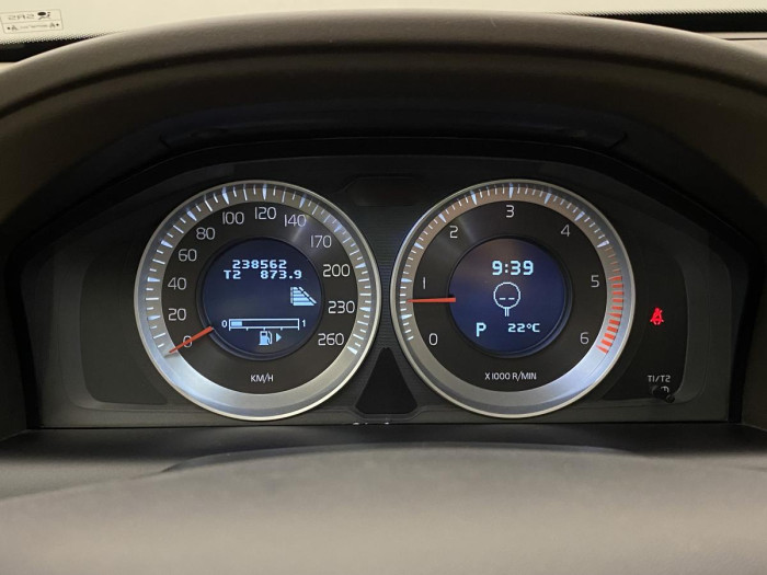 Volvo XC60 D5 AWD MOMENTUM AUT REZERVACE 2.4 d Momentum