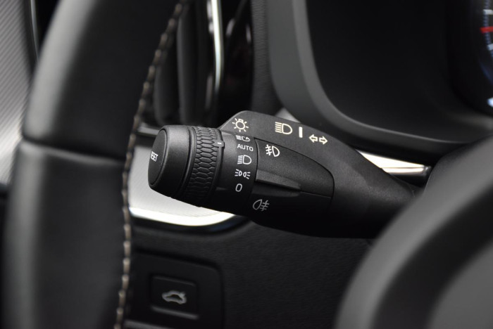 Volvo XC60 D3 R-Design 1.maj. REZERVACE 2.0 d