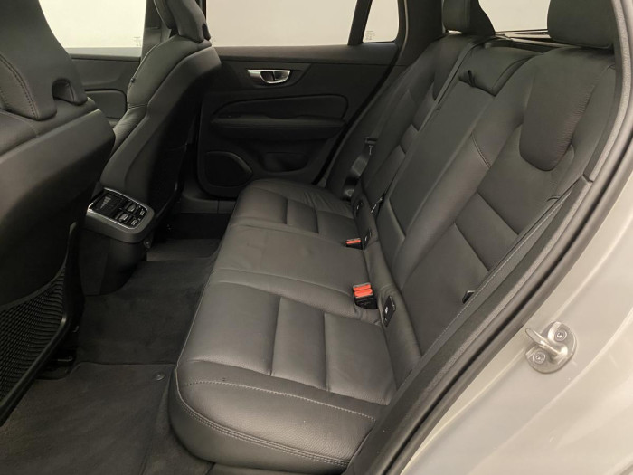 Volvo V60 B4 ULTIMATE DARK AUT REZERVACE