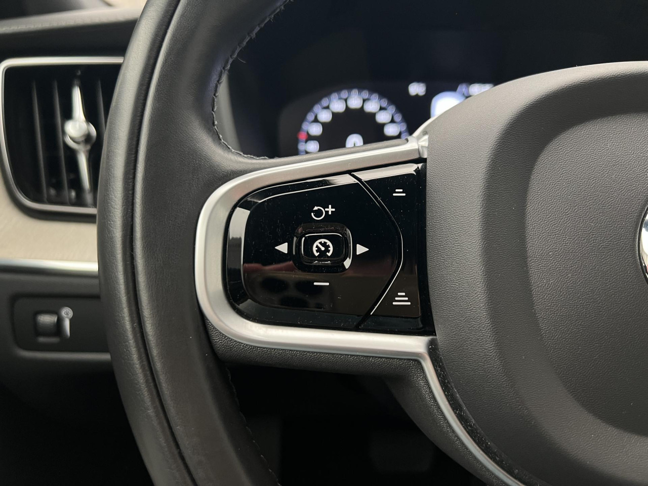 Volvo XC60 B5 AWD INSCRIPTION AUT CZ