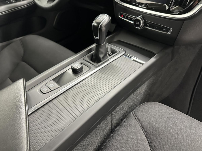 Volvo V60 D3 KINETIC NAVIGACE REZERVACE 2.0 d
