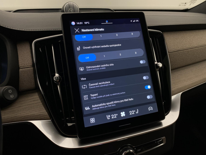 Volvo XC90 T8 AWD RECHARGE REZERVACE