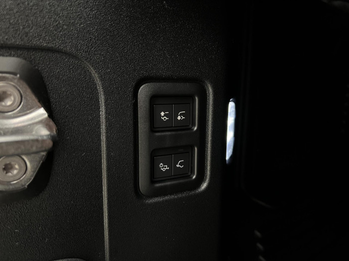 Land Rover Defender 110 D250 X-Dyn SE REZERVACE 3.0 d SE