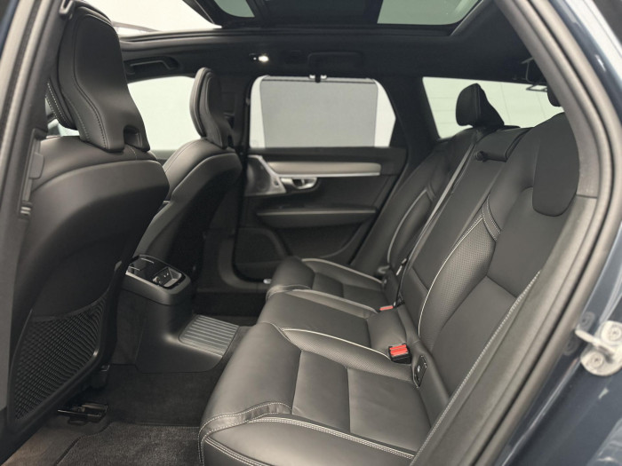 Volvo V90 T8 AWD RECHARGE REZERVACE