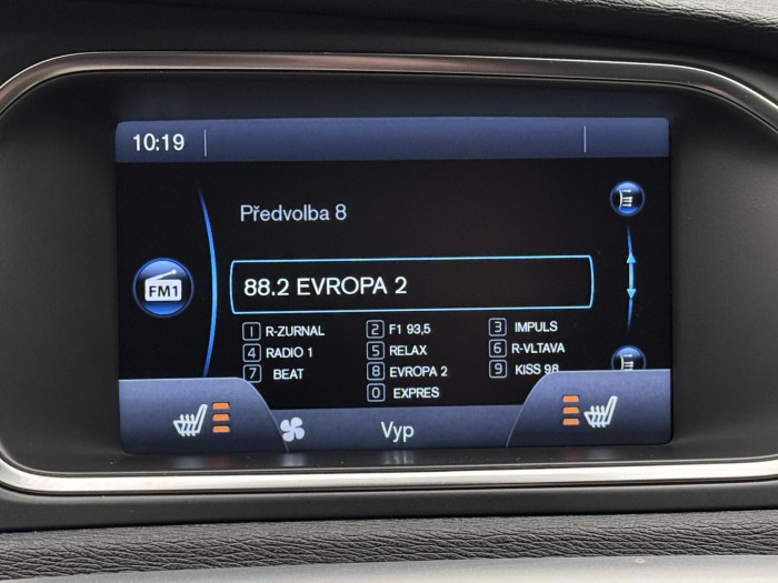 Volvo V40 CC D3 MOMENTUM AUT CZ 1.maj 2.0 d CC CC Momentum