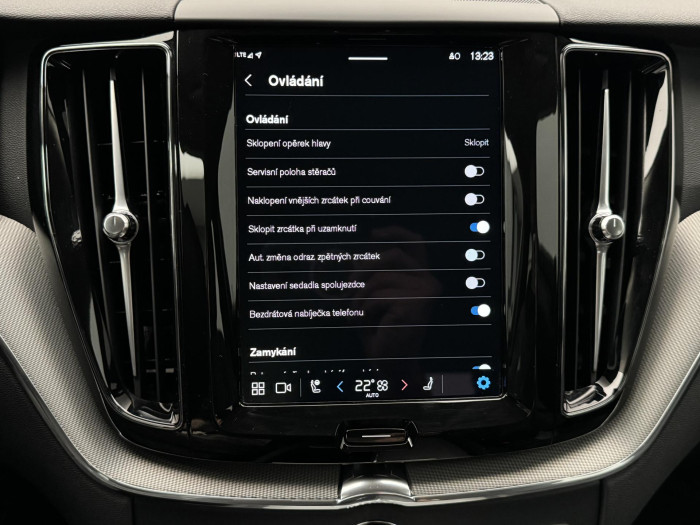 Volvo XC60 B5 AWD PLUS DARK AUT CZ 1.maj.