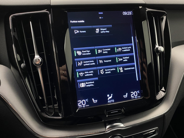 Volvo XC60 B5 AWD R-DESIGN AUT