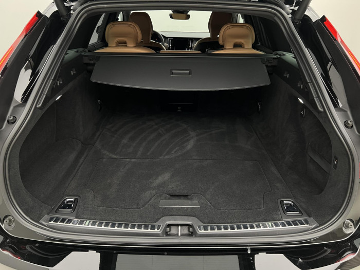 Volvo V90 T6 AWD RECHARGE PLUS DARK AUT