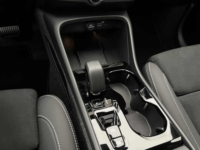 Volvo XC40 B3 ULTRA DARK AUT CZ 1.maj.