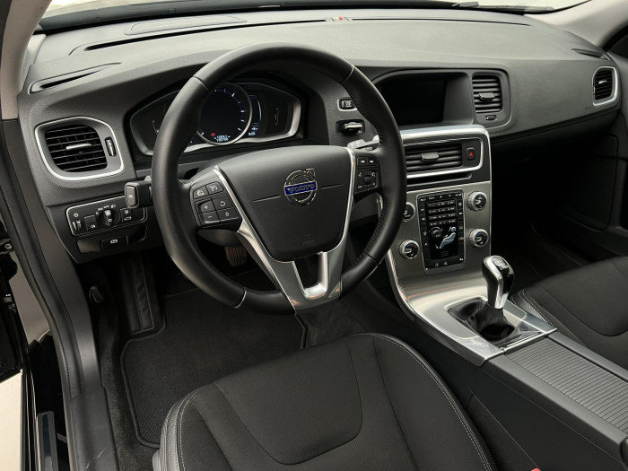 Volvo V60 D4 MOMENTUM REZERVACE 2.0 d Momentum
