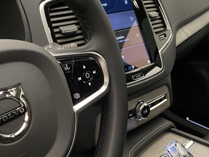 Volvo XC90 T8 AWD ULTRA DARK AUT CZ 7m