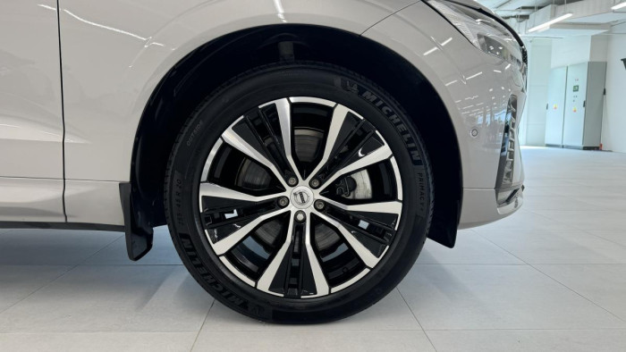 Volvo XC60 B4 PLUS DARK AUT REZERVACE 2.0 Plus
