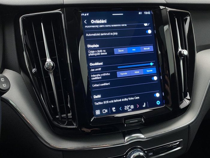 Volvo XC60 T6 AWD PLUG-IN REZERVACE