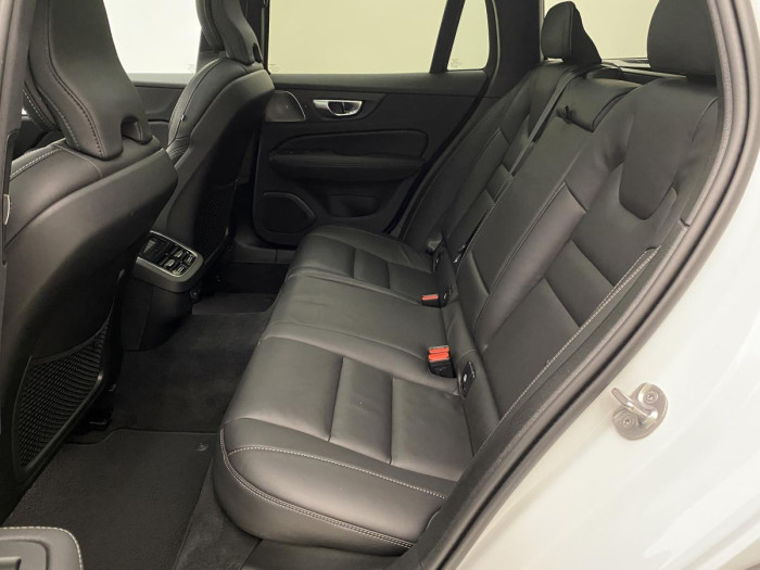 Volvo V60 CC B4 AWD ULTIMATE REZERVACE 2.0 CC CC