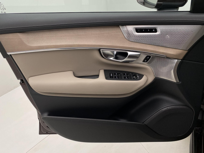 Volvo XC90 T8 AWD RECHARGE REZERVACE